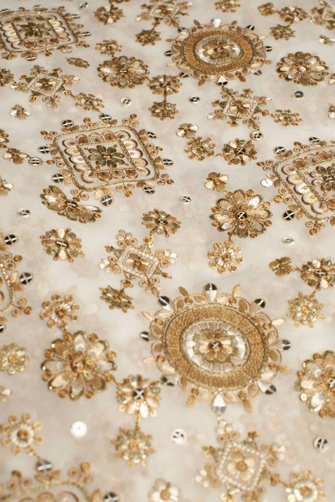 EMBROIDERED SILK B32-40