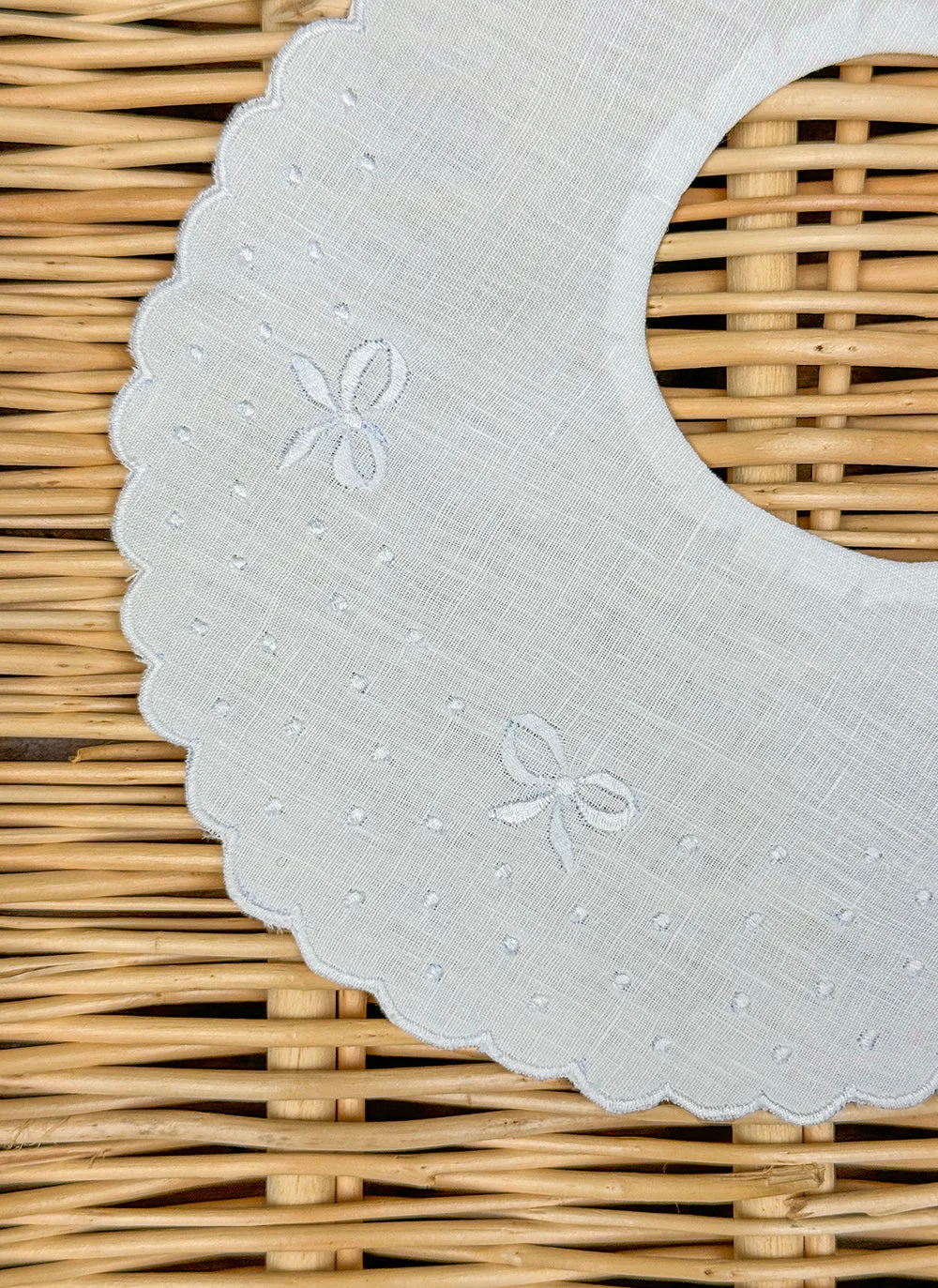 LINEN BIB